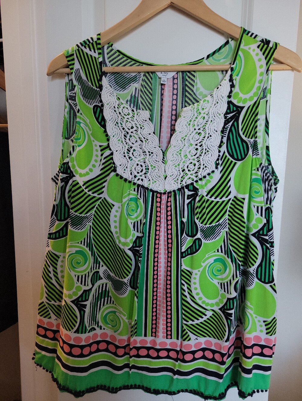 Crown & Ivy Pretty Multicolored Green Sleeveles Top With Lace On Chest & Pom Hem